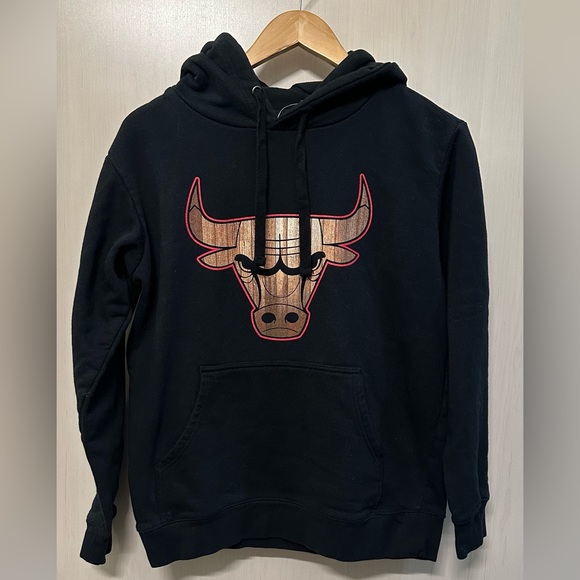 Fanatics Chicago Bulls men’s small black hoodie. Could fit up to women’s medium - Picture 2 of 7